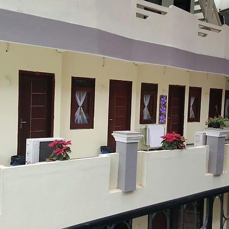 Adel'S Guest House Malang Exteriér fotografie